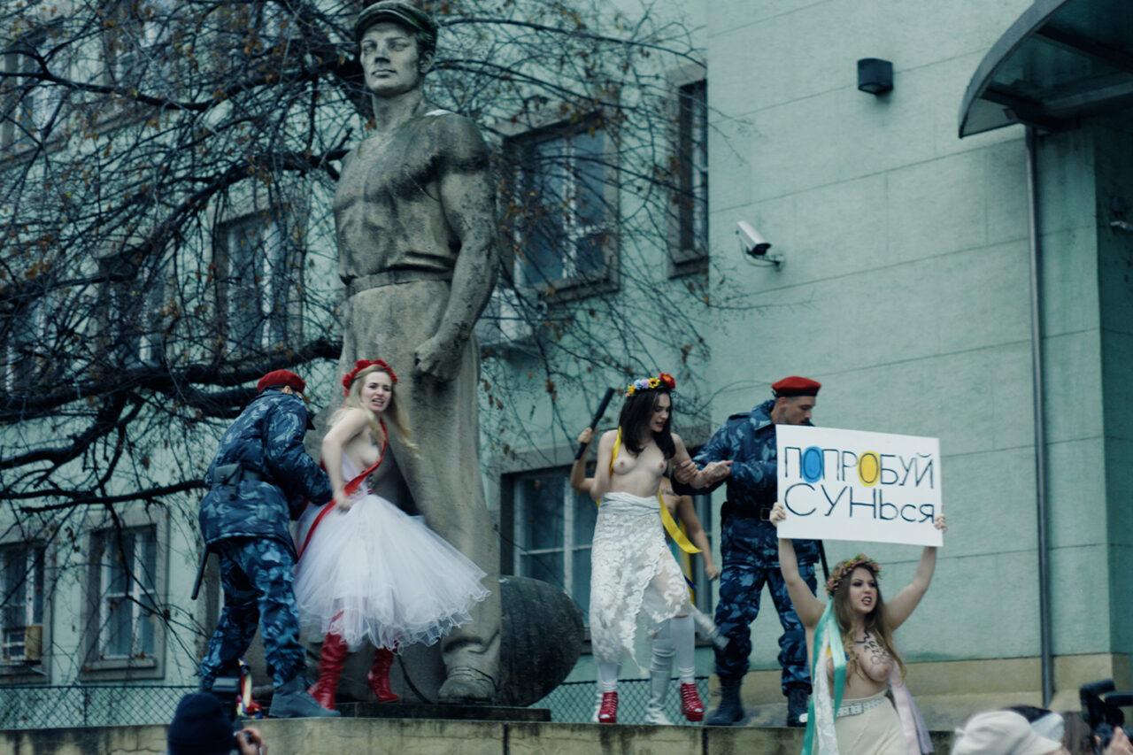 Photo 8 © 2024 – Rectangle Productions – 2.4.7. Films – Hero Squared – France 3 Cinéma – Tabor Ltd