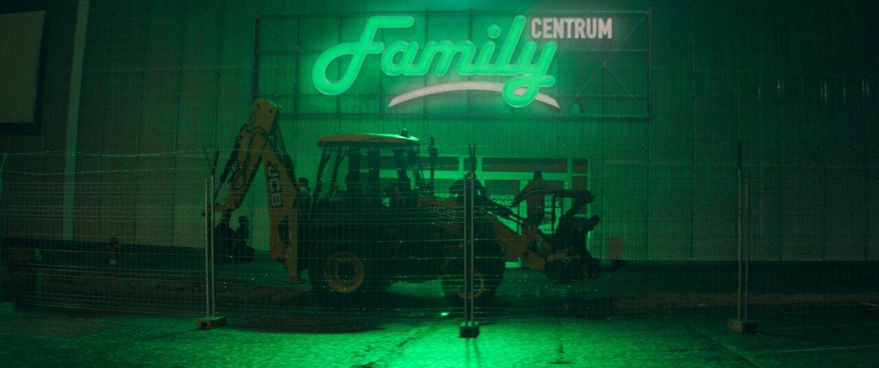 Three_Thousand_Numbered_Pieces_still_3