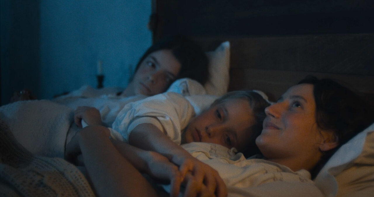 Vermiglio_FTR_F-190_IT-XX_INT_51_24fps@12Mbps.00_52_10_12.Still053